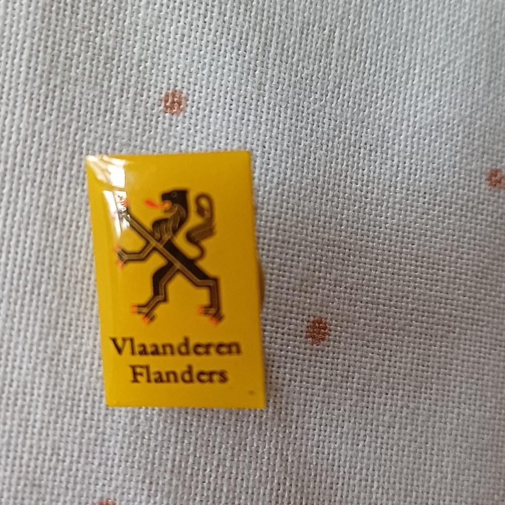 Speldje met Vlaamse Leeuw en Vlaanderen/Flanders, Enlèvement ou Envoi, Neuf