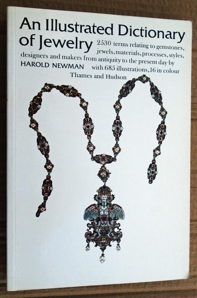 An Illustrated Dictionary of Jewelry - 1987 - Harold Newman, Boeken, Overige Boeken, Zo goed als nieuw, Ophalen of Verzenden