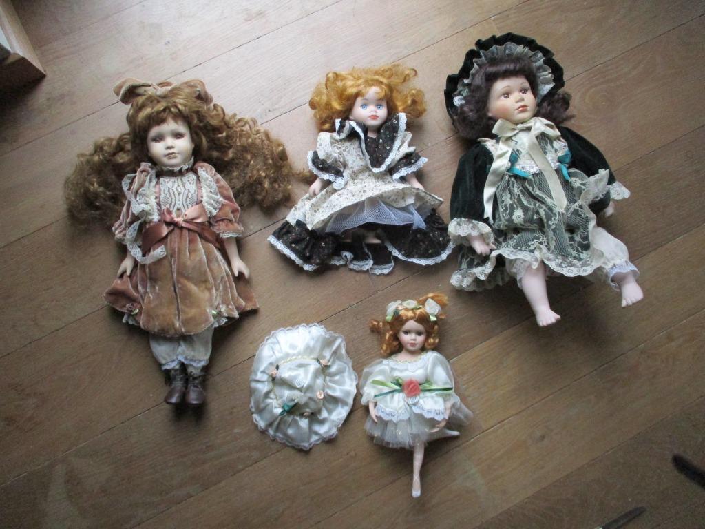 porseleinen verzamelpoppen 4 stuks pop, Verzamelen, Poppen, Ophalen of Verzenden, Gebruikt, Pop