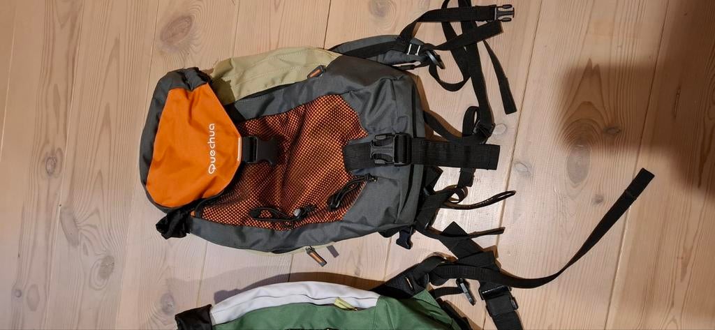 2 rugzakken,  merk Quechua, Ophalen