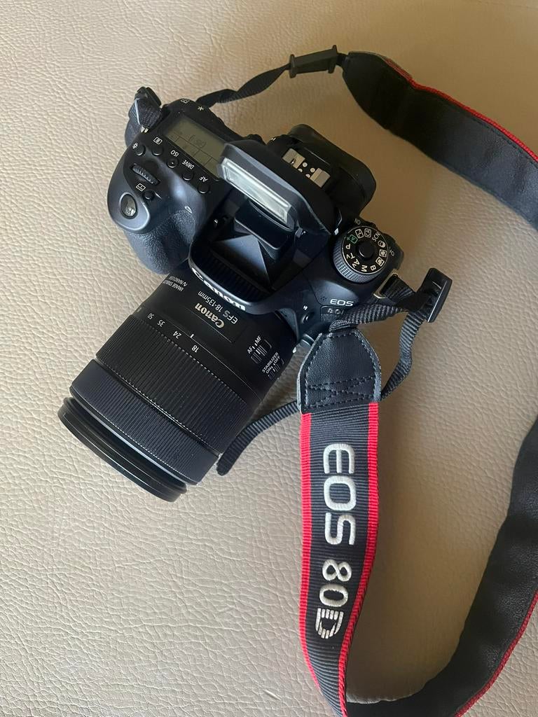 Canon 80D + 18-135mm lens + Nissin flitser, Enlèvement