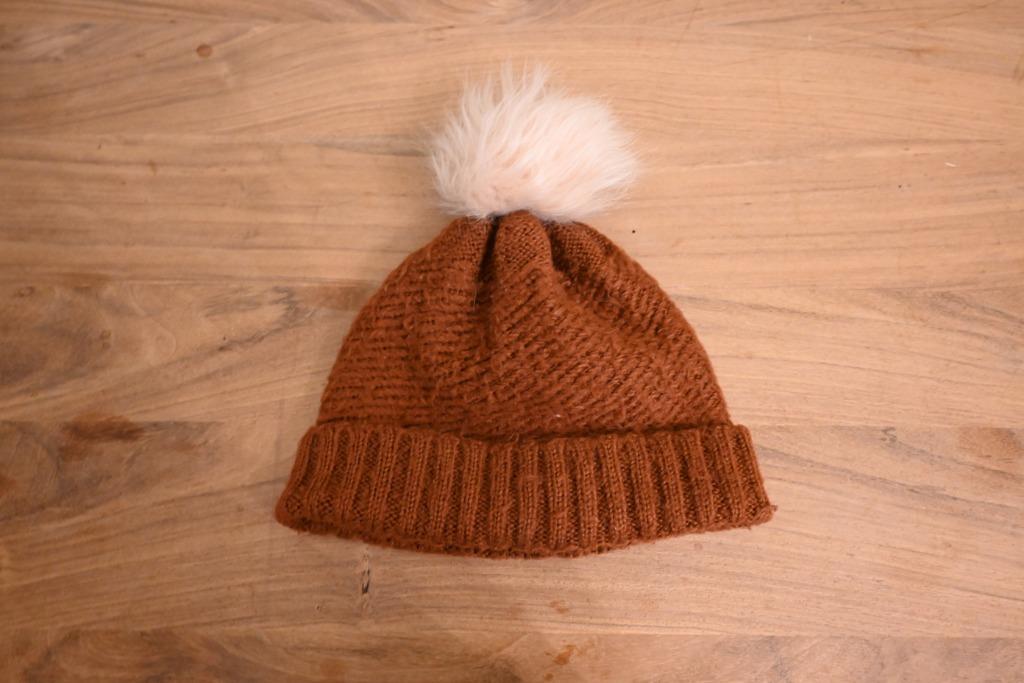 Roestbruine muts met pompon - Veritas - 8-12 jaar, Enfants & Bébés, Vêtements enfant | Bonnets, Écharpes & Gants, Veritas, Enlèvement ou Envoi