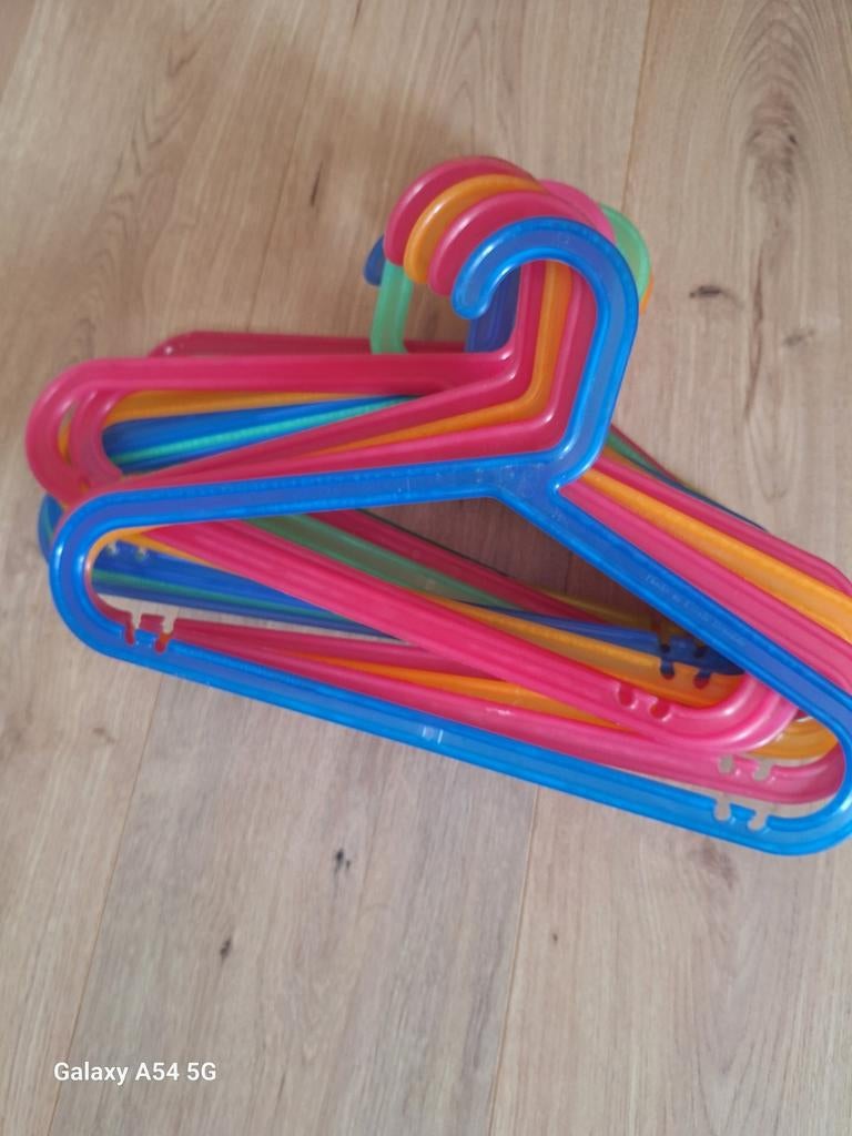 Kledinghangers kind, Ophalen