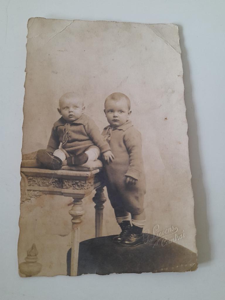 Carte postale - portrait en studio de 2 enfants/bébés, 1930, Enlèvement ou Envoi, 1920 à 1940, Non affranchie, Enfants