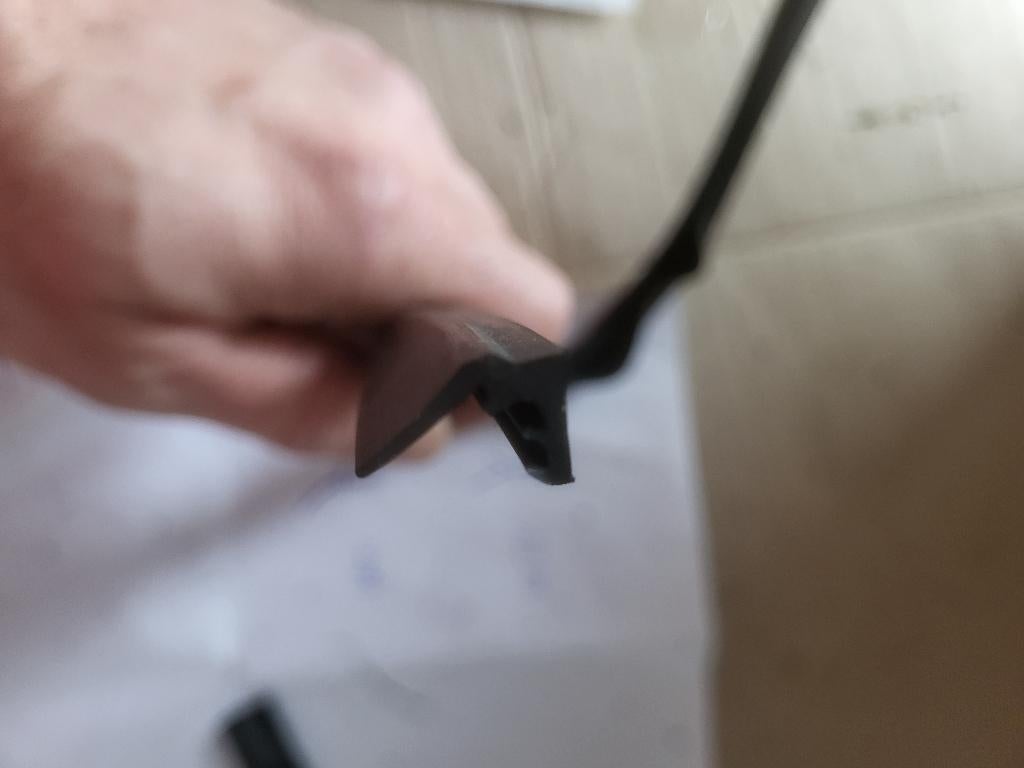 Joint pour châssis fenêtre  noir dessus ouvrant-Dormant, Enlèvement, Neuf, Bois, Châssis de fenêtre