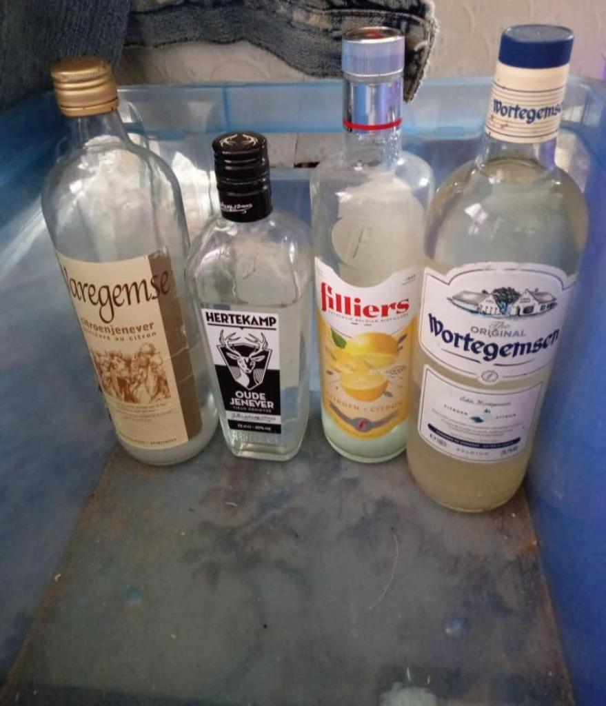 4 flessen jenevers aangeschoten flessen, Verzamelen, Ophalen of Verzenden