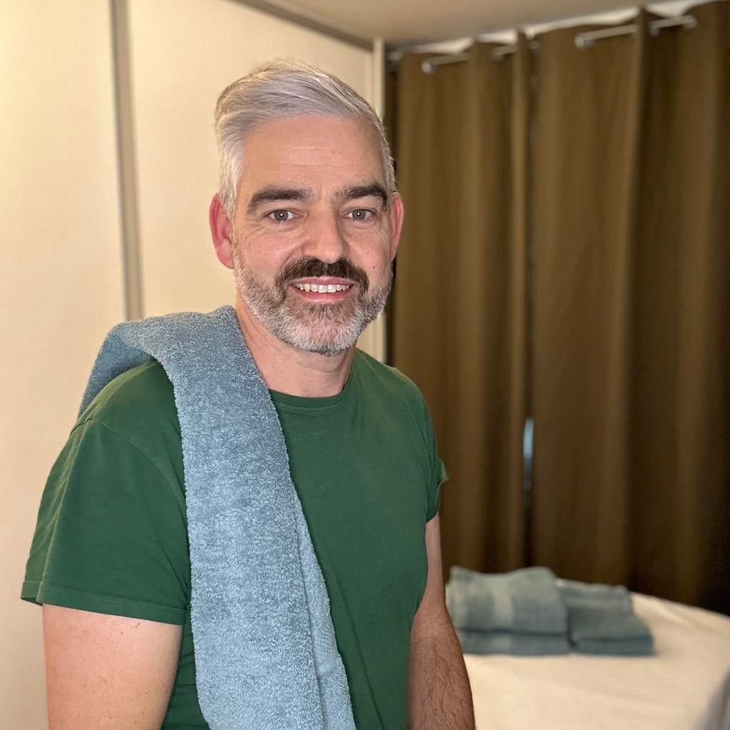 Un homme donne un massage à un homme à Zemst/Elewijt, Services & Professionnels, Massage en entreprise