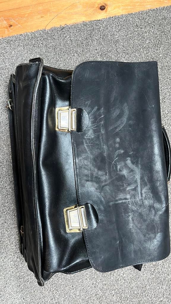Oude boekentas volledig leder, Handtassen en Accessoires, Ophalen, 30 tot 40 cm, Zwart, Aktetas of Boekentas