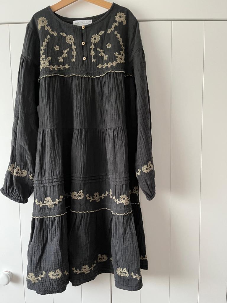 ZARA, robe noire taille 164 (13-14 ans), Enlèvement ou Envoi, Zara, Fille, Robe ou Jupe