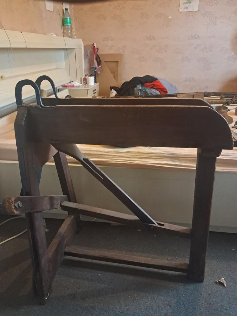 Hachoir à tabac ancien en bois, Enlèvement