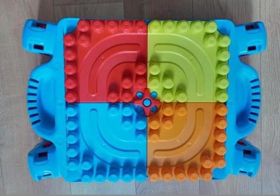 Megabloks tafel met 41 blokken., Kinderen en Baby's, Ophalen, Zo goed als nieuw, Megabloks