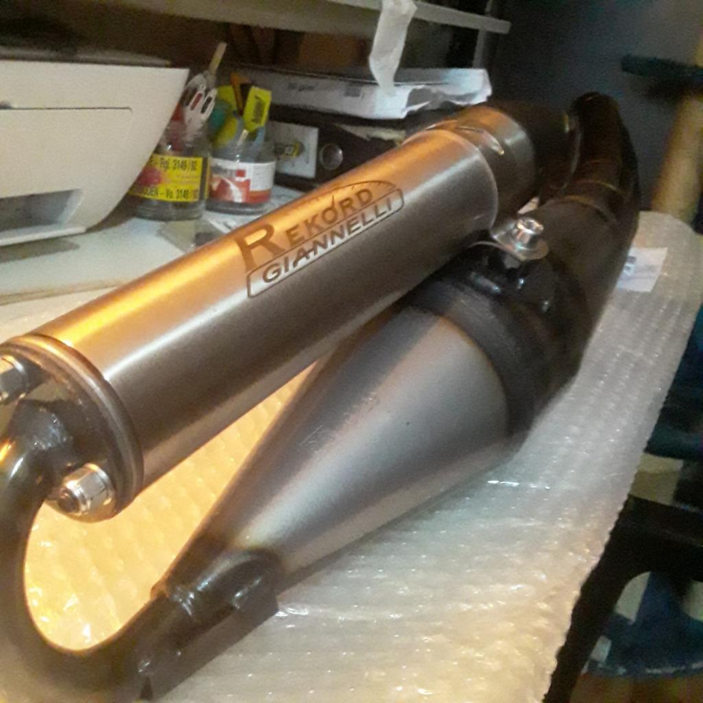 Uitlaat GIANELLI REKORD scooter Peugeot SPEEDF3/LUDIX/JETFOR, Fietsen en Brommers, Carburateur, Peugeot