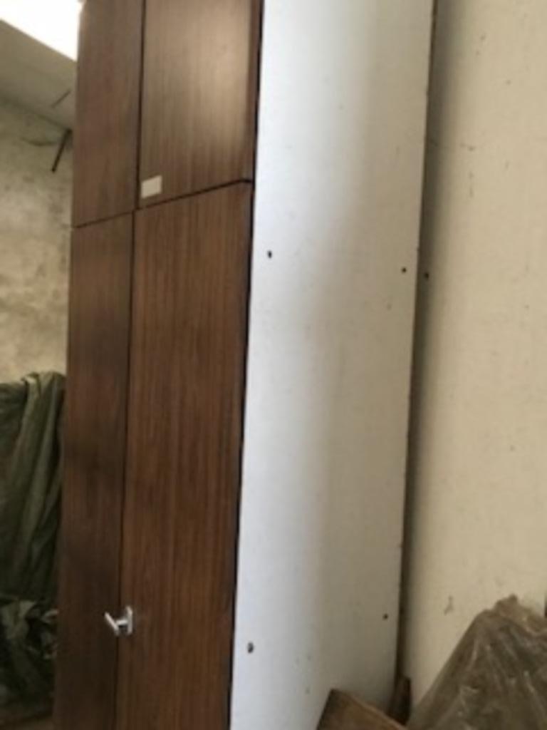 hoge kasten met mooi houten front, Avec porte(s), Donker bruin mooi front, Enlèvement, Utilisé
