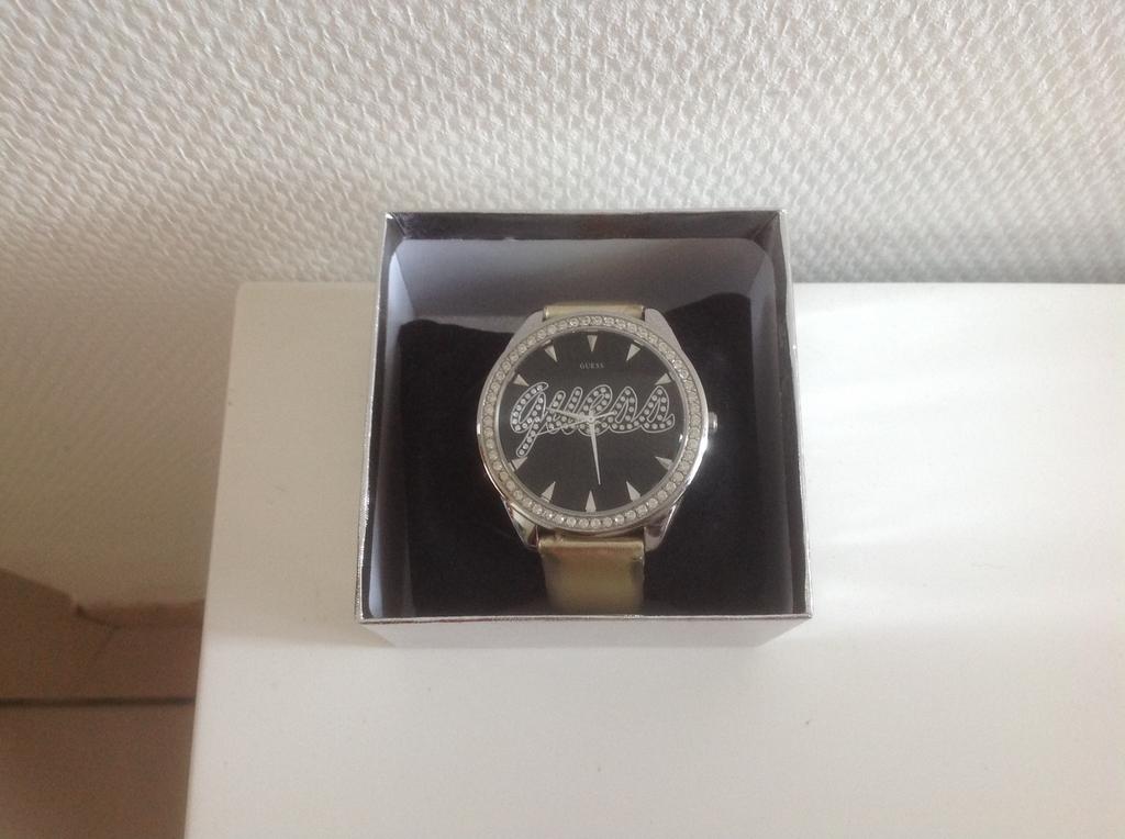 GUESS HORLOGE, Handtassen en Accessoires, Ophalen of Verzenden, Zo goed als nieuw, Guess