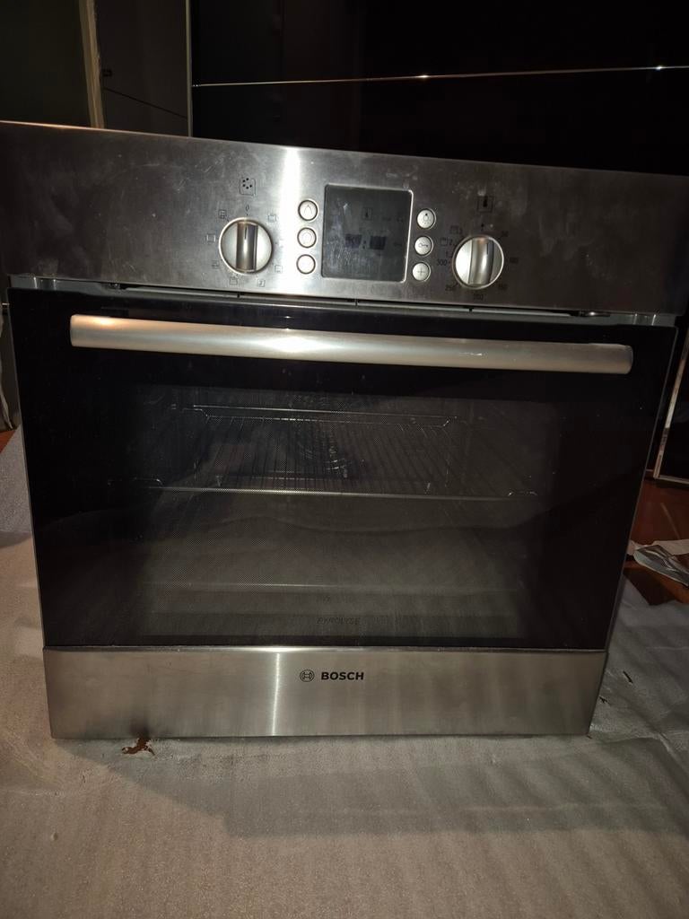 Bosch oven met pyrolyse functie, Elektronische apparatuur, Hete lucht, 60 cm of meer, Zo goed als nieuw, Oven met grill