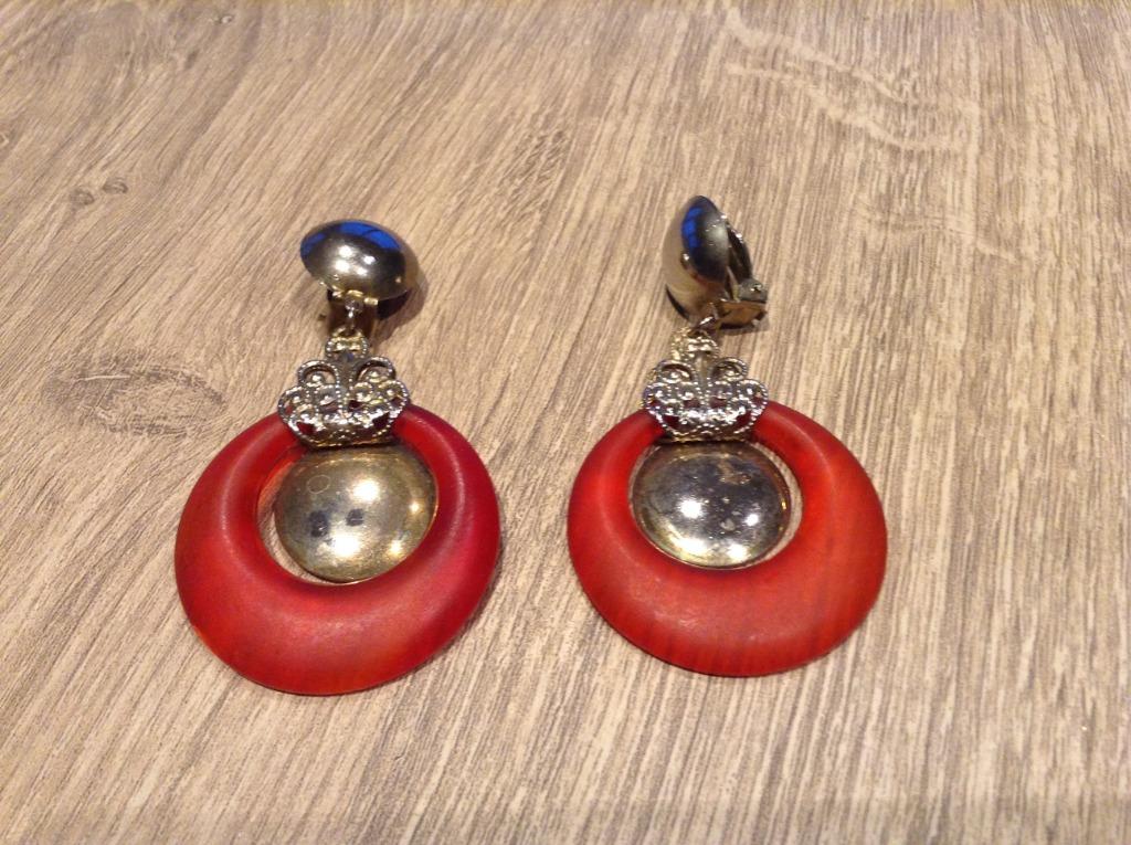 Hippe oorringen, Handtassen en Accessoires, Oorbellen, Overige materialen, Gebruikt, Ophalen of Verzenden, Knopjes of Stekers