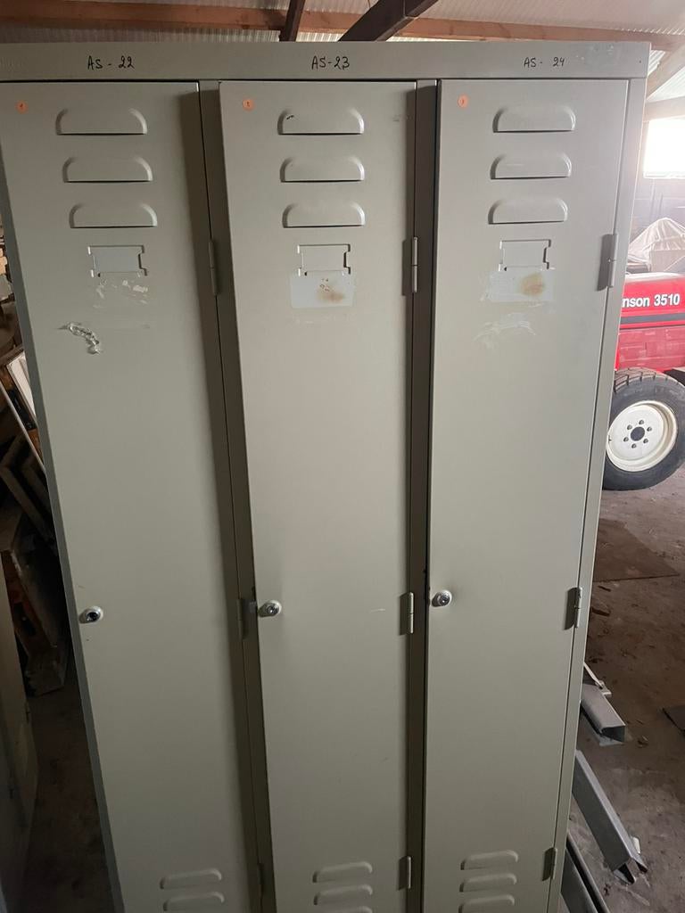 Metalen lockerkast, Enlèvement, Utilisé