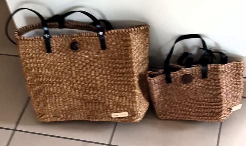 2 Rieten tassen, Handtassen en Accessoires, Tassen | Damestassen, Ophalen, Zo goed als nieuw, Bruin, Handtas