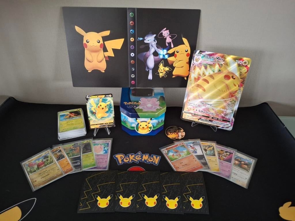 Hele mooie pikachu set met verzamelmap en tin., Enlèvement ou Envoi
