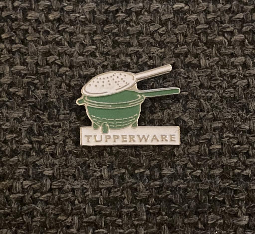 PIN - TUPPERWARE, Verzamelen, Verzenden, Gebruikt, Merk, Speldje of Pin