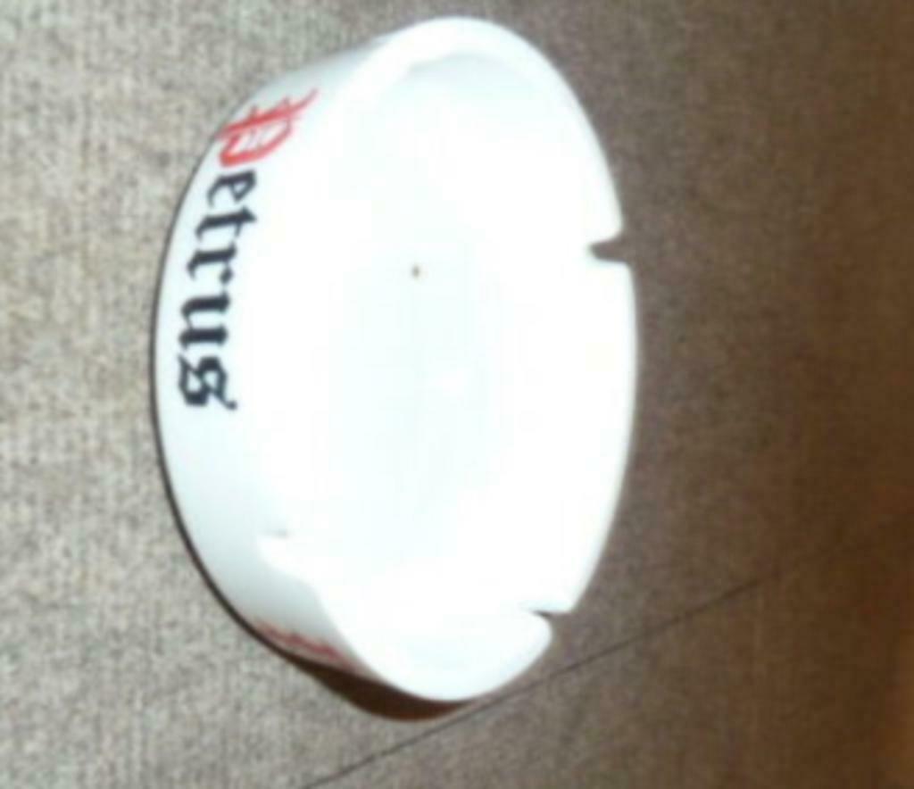 # witte asbak PETRUS Brouwerij De Brabandere - Bavikhove, Ophalen of Verzenden, Gebruikt, Overige typen, Overige merken