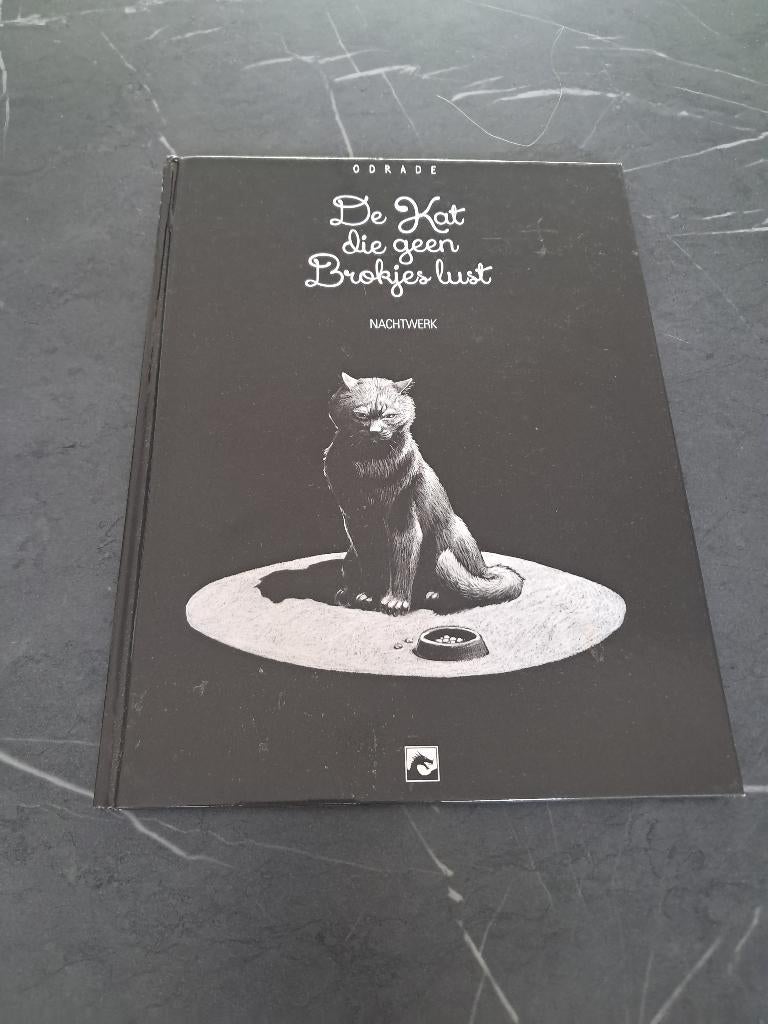 De kat die geen brokjes lust (hardcover 2017), Eén stripboek, Ophalen of Verzenden, Zo goed als nieuw