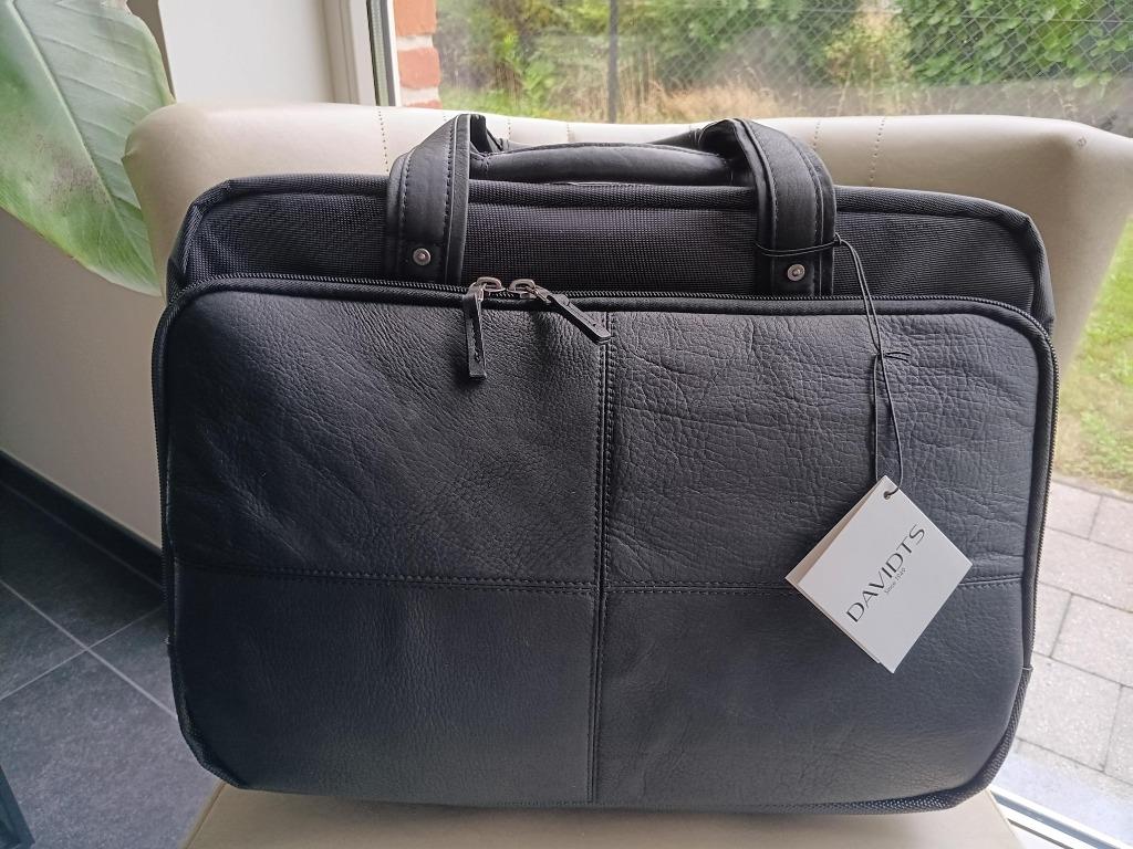 Laptop businesstrolley Davidts, voorkant in leder = nieuw!!, Computers en Software, Laptoptassen, Nieuw, Trolleytas, 17 inch of meer