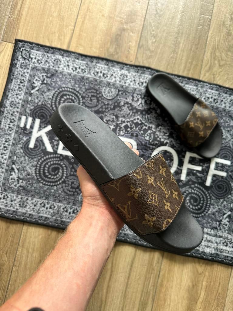 tongs Lv 42, Enlèvement ou Envoi, Comme neuf