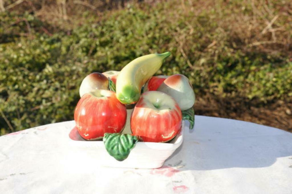 § corbeille avec fruits en faience barbotine, Enlèvement ou Envoi