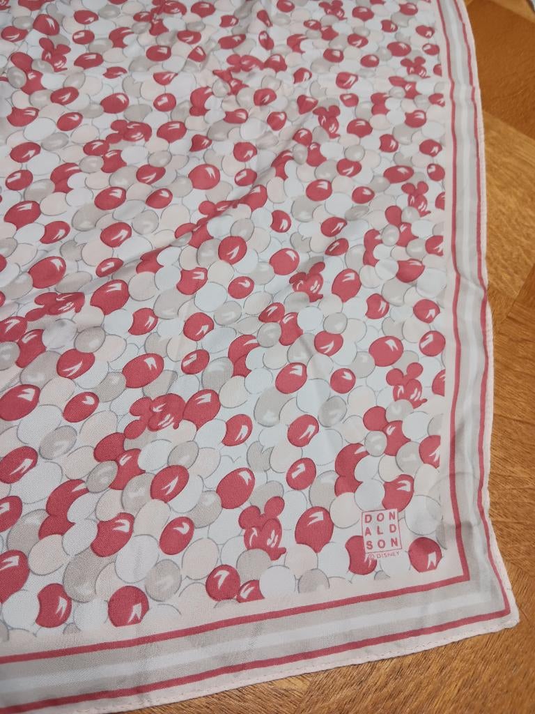 3 foulards Donaldson, Ophalen