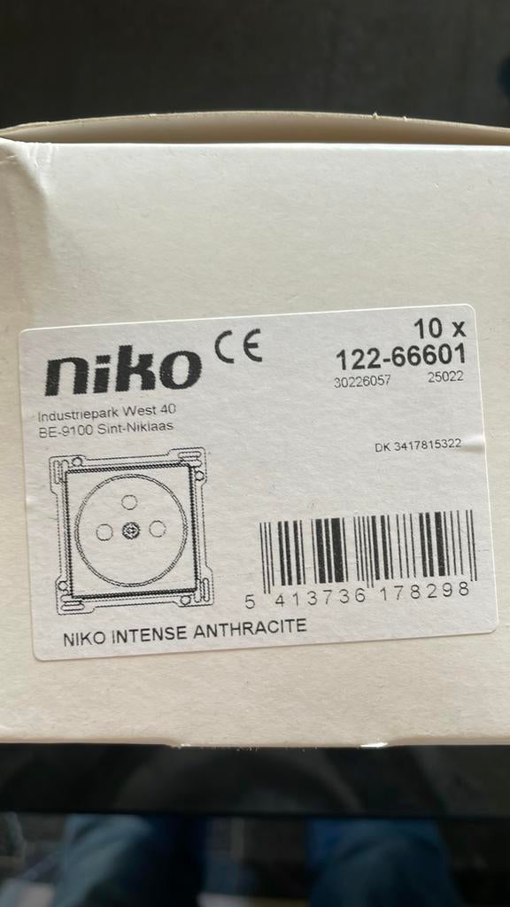 Allerlei Niko hydro , schakelaars, stopcontacten, Ophalen of Verzenden, Zo goed als nieuw, Stopcontact