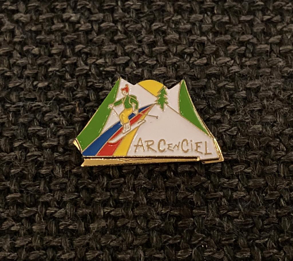 PIN - ARC EN CIEL - REGENBOOG - SKI, Envoi, Utilisé, Sport, Insigne ou Pin's