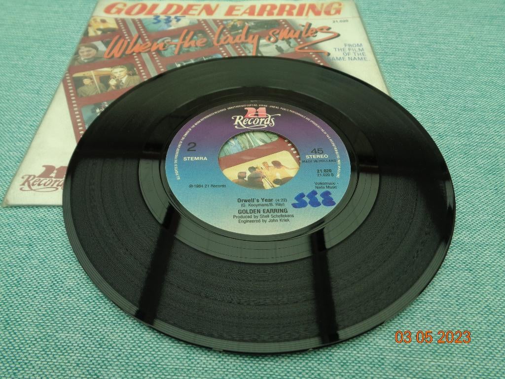 Boucle d'oreille dorée en vinyle Webbing Bombay., Buddy Joe-, Enlèvement ou Envoi, Comme neuf