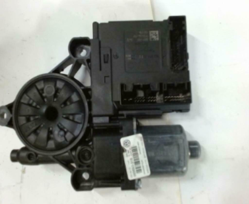 Moteur lève vitre avant droit VW Passat VI 2010-2015, Enlèvement ou Envoi, Utilisé