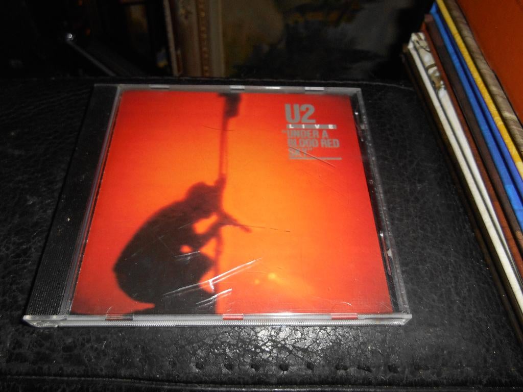CD U2 live under a blood red sky, Ophalen of Verzenden