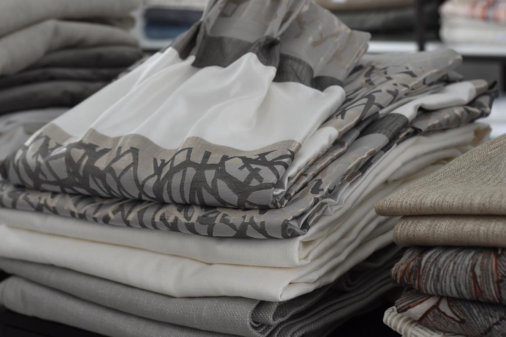 Destockage rideaux de luxe -70% centaine de modèles, Neuf