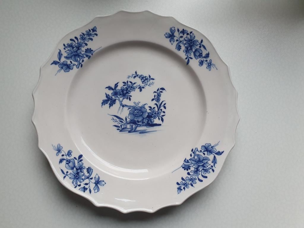 Assiette plate en porcelaine de Tournai, Enlèvement ou Envoi