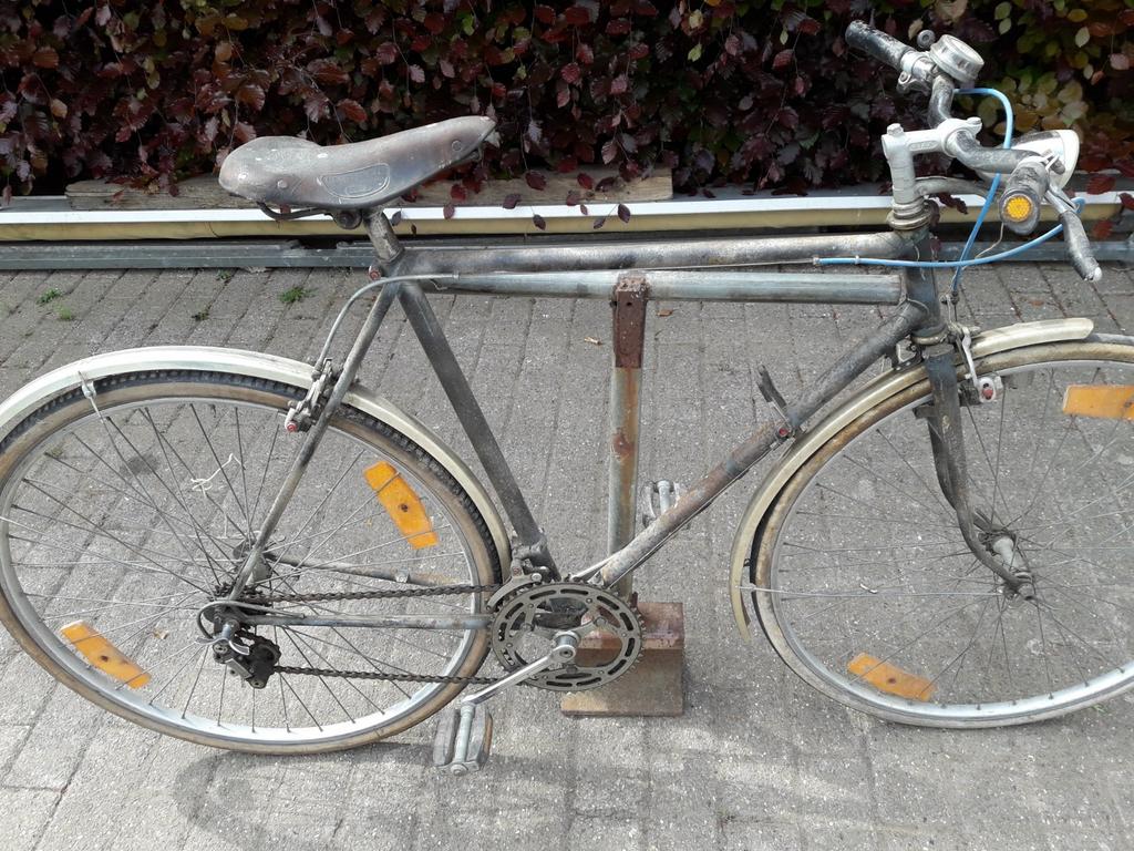 Oude herenfiets, Fietsen en Brommers, Ophalen, Jaren '60 of nieuwer