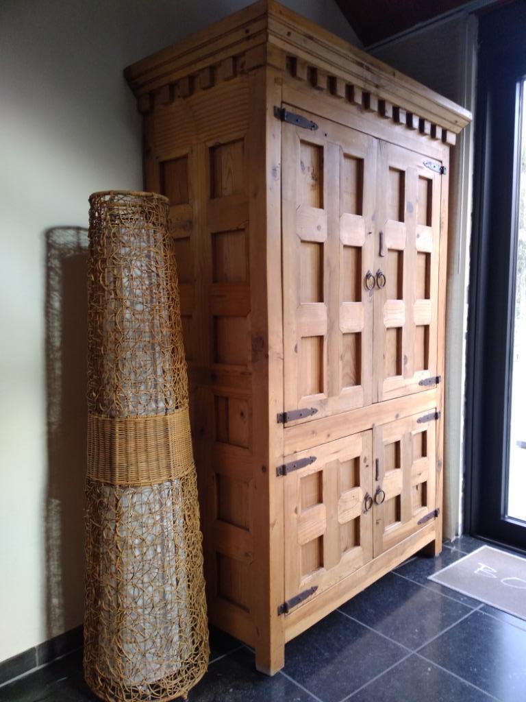 Mexicaanse kast/dressoir in massief licht grenenhout, Huis en Inrichting, Ophalen, Grenenhout