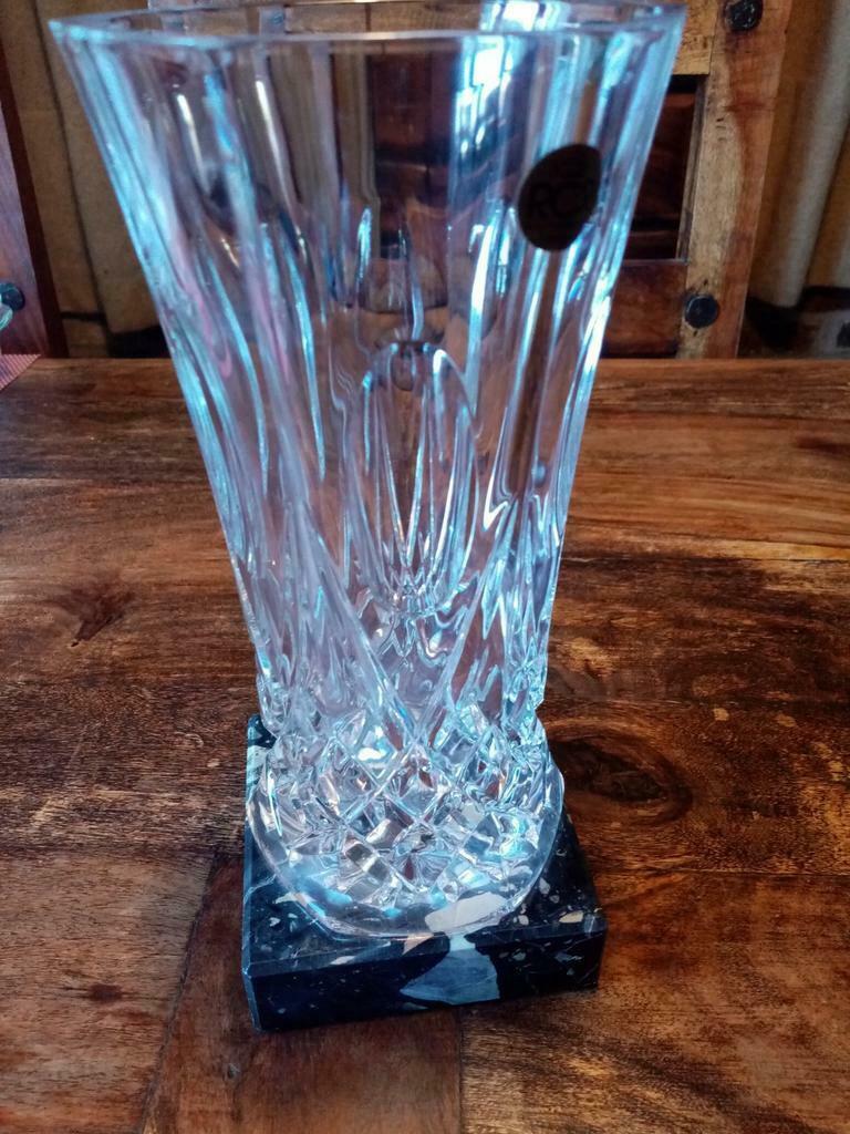 Beau vase en cristal RCR sur plaque de marbre, Enlèvement ou Envoi