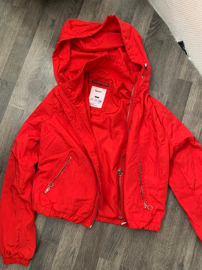 Regenjasjes rood en blauw maat s bershka en jbc, Ophalen of Verzenden, Zo goed als nieuw