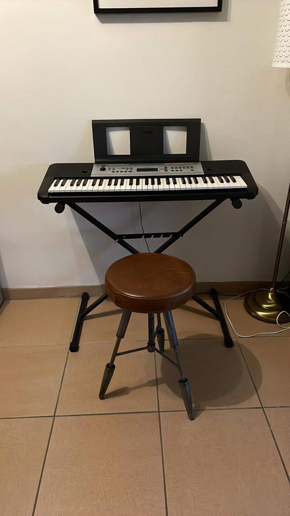 Clavier avec chaise et support, 61 touches, Yamaha, Comme neuf, Enlèvement