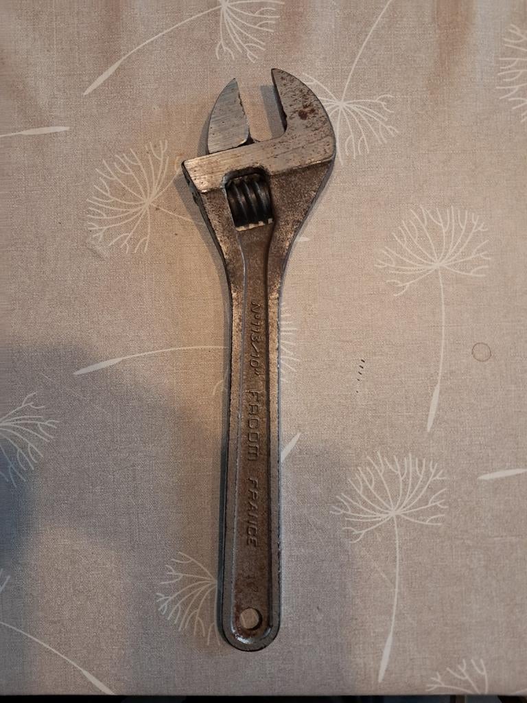 Clé anglaise FACOM, Enlèvement