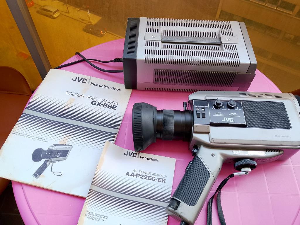 CAMESCOPE VINTAGE CAMCORDER MOVIE CAMERA JVC GX-88E, TV, Hi-fi & Vidéo, Enlèvement, Autres types, Caméra