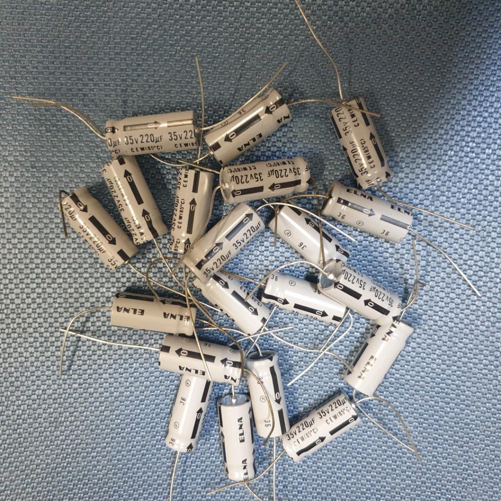 jw1146: 20x NOS condensatoren electrolyt 220µF 35V, Ophalen of Verzenden