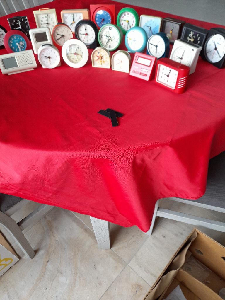 vieux réveils rétro, avec et sans batte (25) pièces, Antiquités & Art, Enlèvement