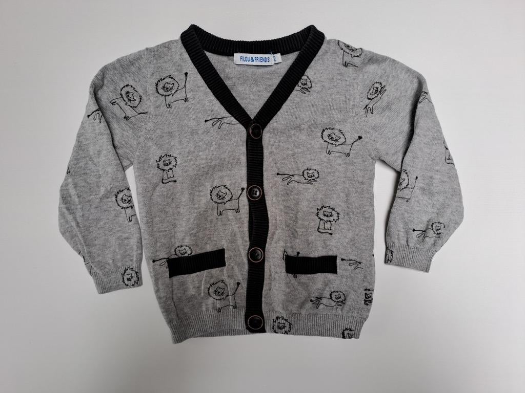 Mt 2j Grijze gebreide gilet met zwarte leeuwen, Kinderen en Baby's, Kinderkleding | Maat 92, Trui of Vest, Filou & Friends, Ophalen of Verzenden
