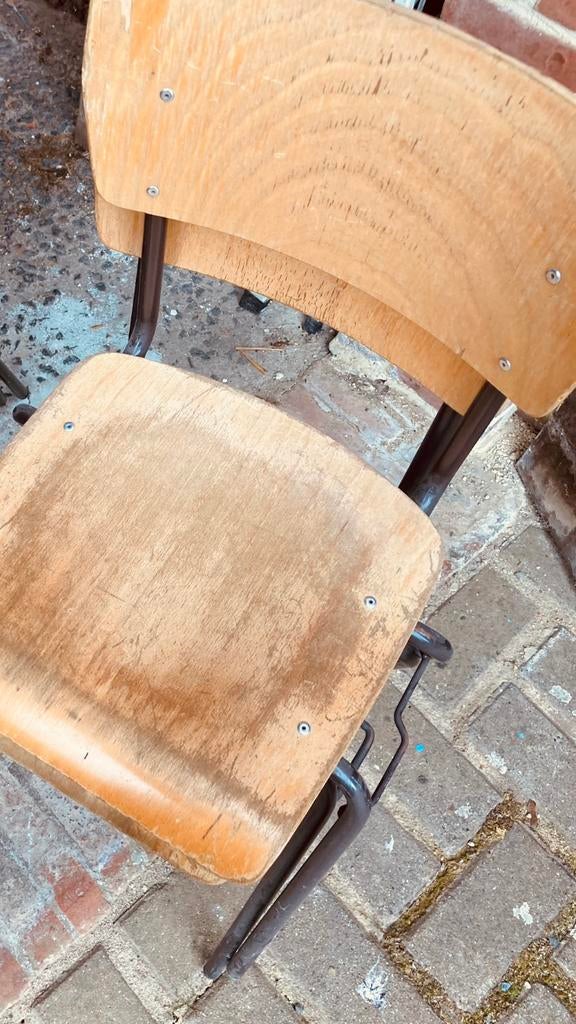 Vintage houten schoolstoelen en stapelstoelen, Ophalen