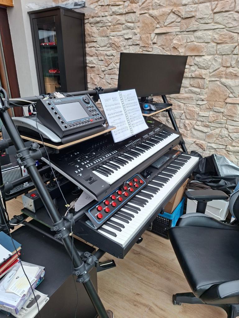 Statief Br.150 cm voor 3 keyboards met extras, Enlèvement, Utilisé, Autres marques, Avec pied