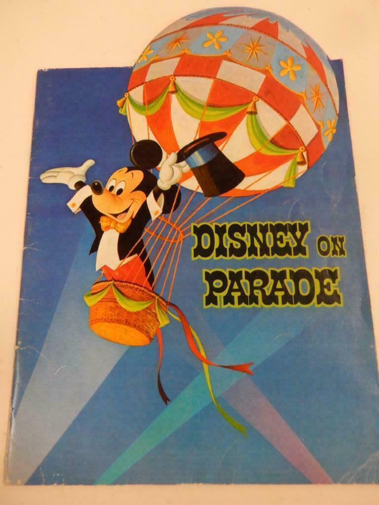 "DISNEY ON PARADE" sfeerboek, Enlèvement ou Envoi, Mickey Mouse, Comme neuf, Papier, Carte ou Papeterie